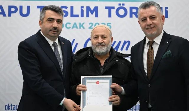 Bursa Yıldırım’da 960 hak sahibi tapularını teslim aldı