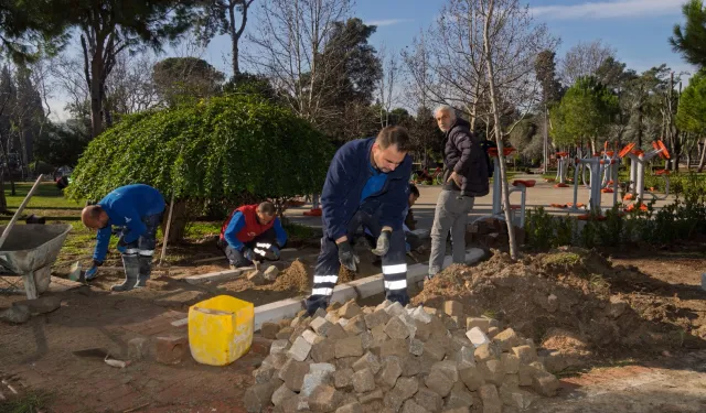 İzmir'de Buca Hasanağa Bahçesi baştan sona yenileniyor