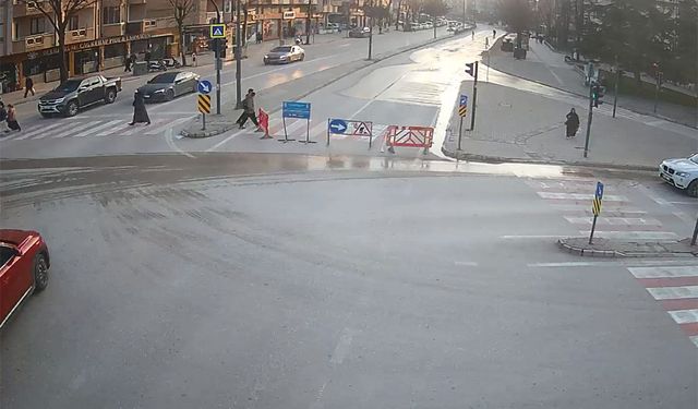 Ahmet Akyollu Caddesi Trafiğe Kapandı