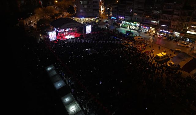 32. Uluslararası Gemlik Zeytini Festivali Selçuk Balcı Konseriyle Sona Erdi