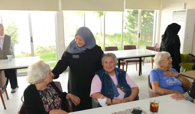 Bursa Nilüferli kadınlardan huzurevinde sıcak buluşma