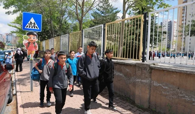 Kayseri Talas'ta sevimli ve güvenli okul geçitleri