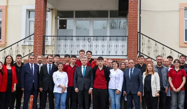 Artvin Valisi Ergün lise öğrencileriyle bir araya geldi