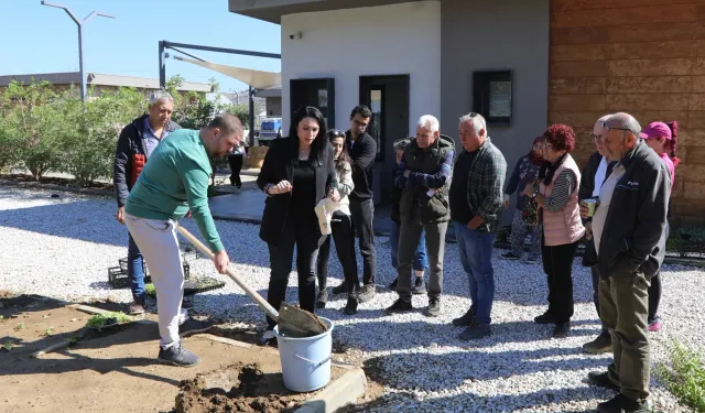  Efes Selçuk'ta üreticilere 'Ücretsiz Toprak Analizi Eğitimi' verildi