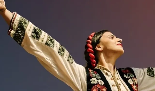 İzmirli kadınlara özel halk oyunları kursu