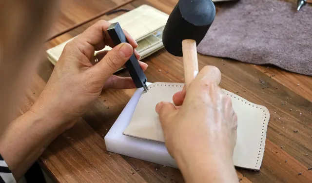 Sakarya'da deri aksesuarları dersi başladı