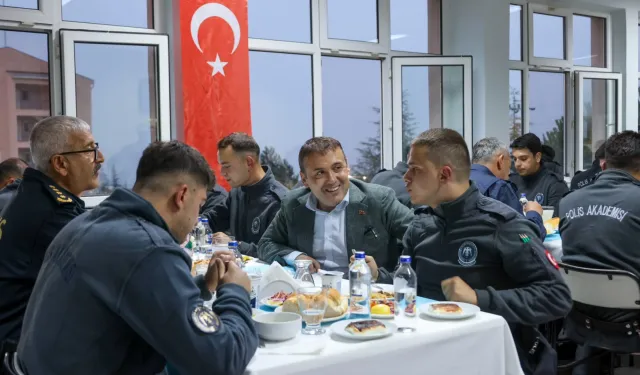 Vali Sözer, Polis Adaylarıyla Bir Araya Geldi