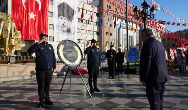 Ankara Keçiörenliler Ata'ya saygı için meydanda buluştu