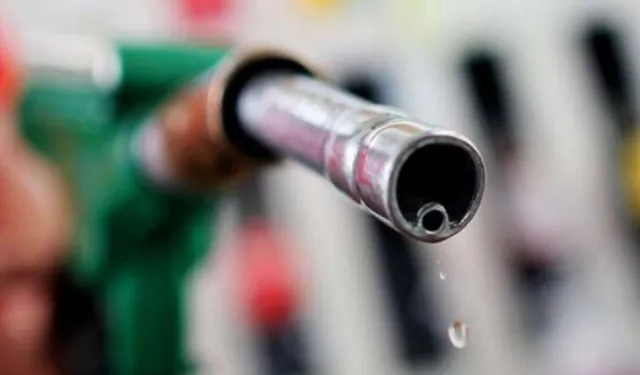 Benzine zam geldi! Litresi 56 lirayı aştı