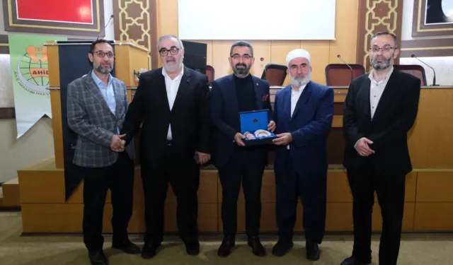 İnegöl'de Aile Okulu'nda 'tesettür ve mahremiyet' semineri