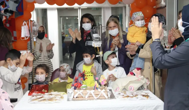 Bursa'da lösemili minik kahramanlara umut dolu kutlama