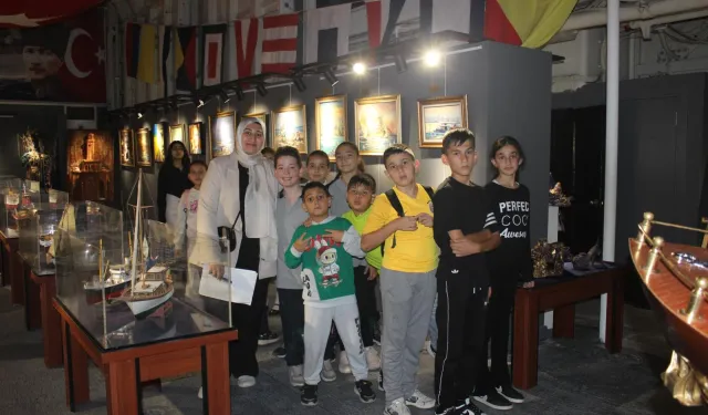 İzmirli öğrenciler, dil becerilerini gezerek pekiştiriyor