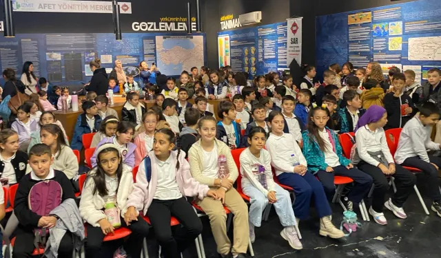 İzmit'te öğrencilere simülasyonla deprem deneyimi