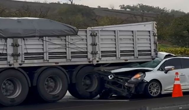 İnegöl'de feci kaza otomobil tırın altına girdi