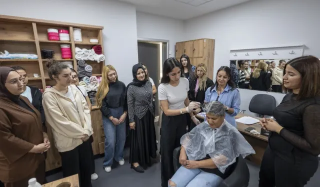 Mersin'de saç renklendirme kursuna yoğun ilgi