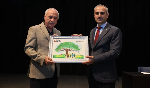 Nurullah Genç, Çayırova Kitap Günleri'nin son gün konuğu oldu