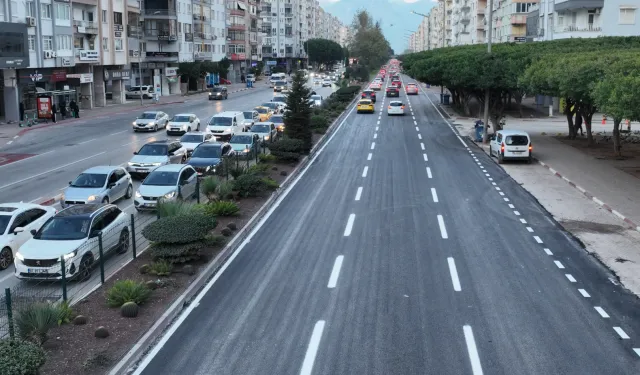 Antalya 100. Yıl Bulvarı'nda asfalt yenileme çalışması
