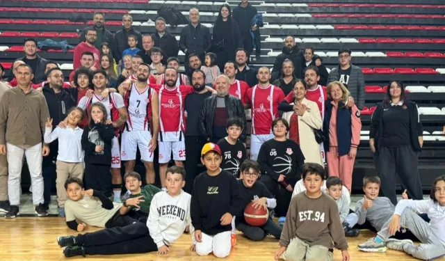 Antalya Muratpaşa basketbol namağlup şampiyon