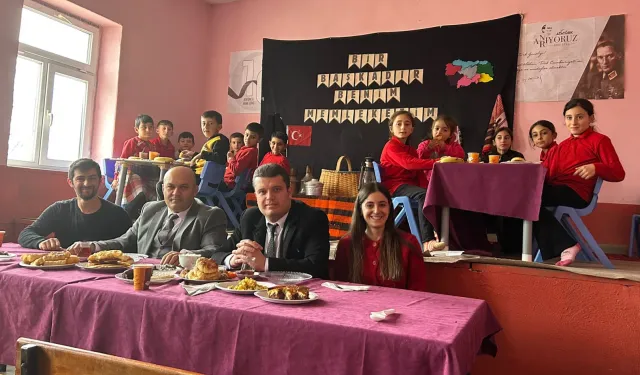 Ardanuç'un tek köy ilkokulunda 'yerli' coşku