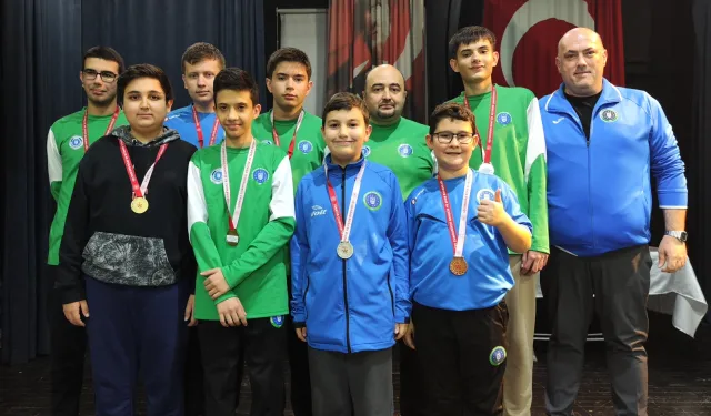 Bursa Büyükşehir Belediyesporlu satranççılardan 10 madalya