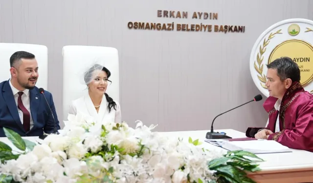 Bursa Osmangazi'de Başkan Aydın yılın son nikahını kıydı