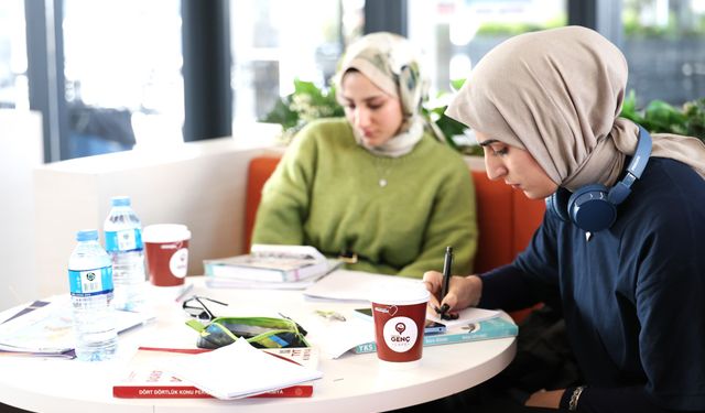 Bursa'da Gençler Genç Kafe’nin Müdavimi Oldu