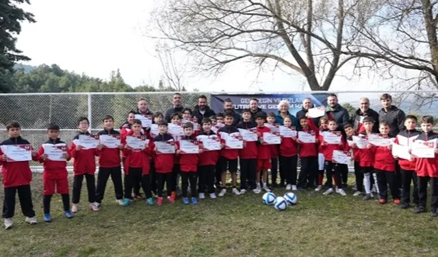 Denizli'de geleceğin yıldızları futbol kampında buluştu