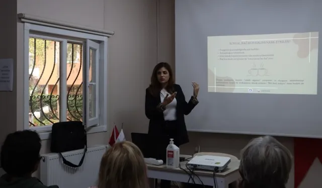 İstanbul Maltepe'de 'Birlikte Güzel Yaş Almak' semineri