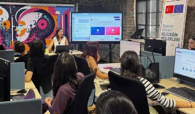İzmir Büyükşehir gençleri dijital gençlere hazırlıyor
