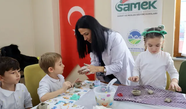 Sakarya'da minikler seramikle, gençler tezhiple tanıştı