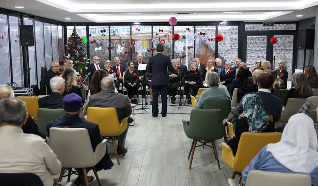 Bursa Nilüfer’de yaşlılar yeni yılı coşkuyla karşıladı