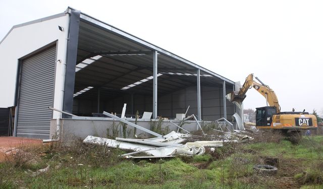 Bursa Nilüfer’de iki kaçak yapı daha yıkıldı