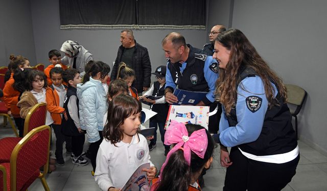 Bursa Osmangazi’de Minikler Zabıtanın Görevlerini Öğrendi