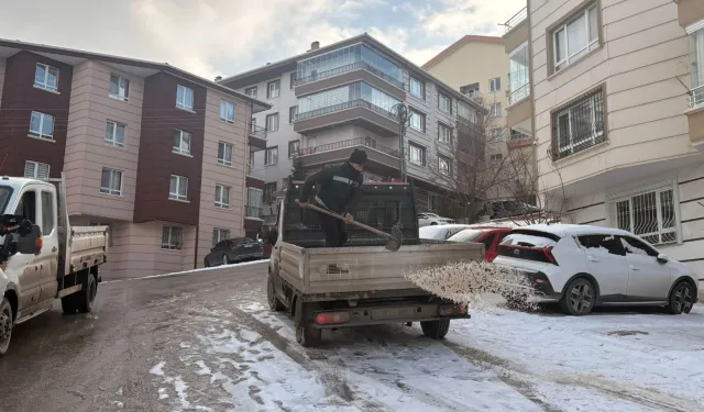 Ankara Keçiören'de karla mücadele 7/24 devam ediyor
