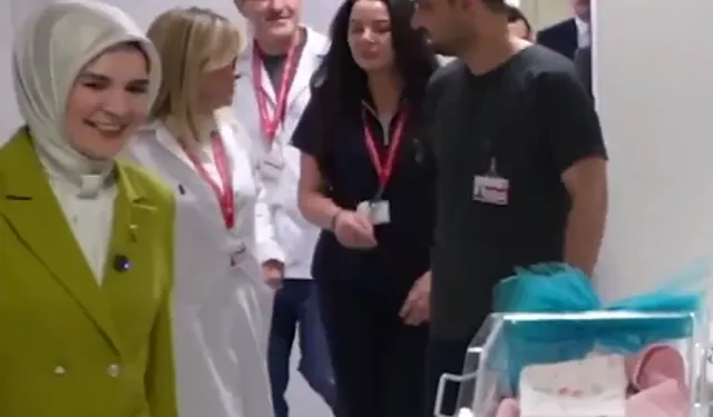 Bakan Göktaş'tan doğum yapan annelere 'yeni yıl' ziyareti