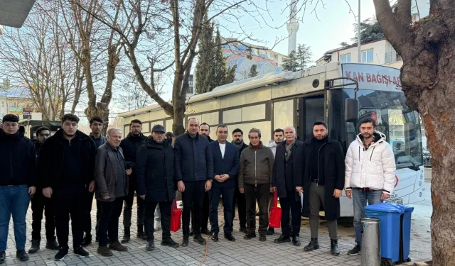 Bilecik'te MHP'lilerden Kızılay'a anlamlı bağış