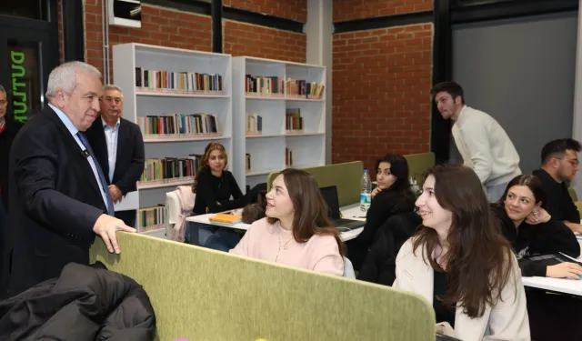 Bursa Nilüfer'de Başkan Özdemir'den gençlere finaller öncesi moral ziyareti