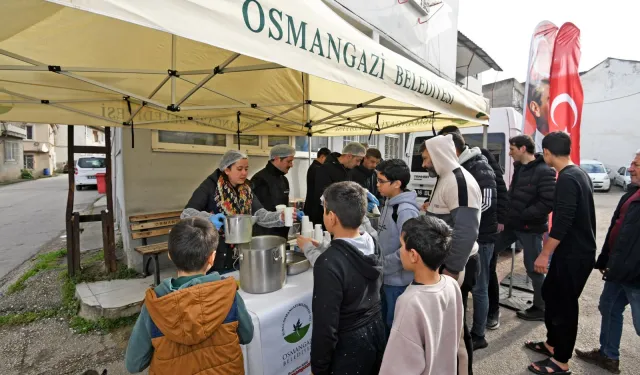 Bursa Osmangazi'de Cuma bereketi paylaşıldı