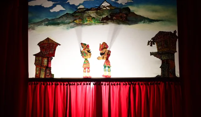 Bursa Osmangazi'de Karagöz perdesi çocuklar için açıldı