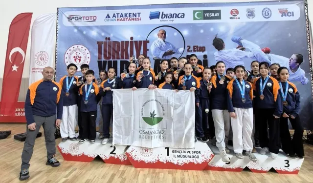 Bursa Osmangazili karateciler madalyaya doydu