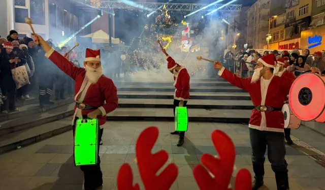 İzmit'te yılbaşı etkinlikleri ziyaretçi akınına uğradı