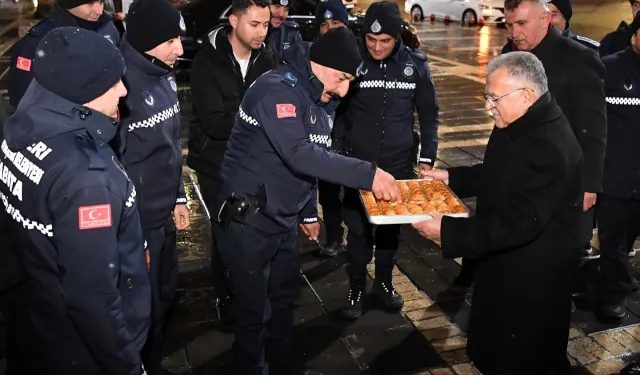 Memduh Büyükkılıç'tan yılbaşında gece mesaisi