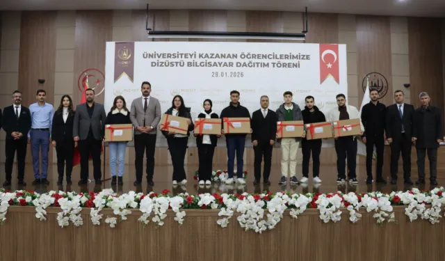 Midyat'ta üniversitelilere 252 dizüstü bilgisayar desteği