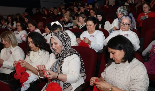 Bursa Nilüfer’de kadınlar iyilik için ilmek attılar