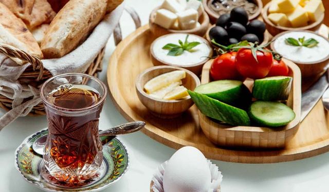 Ramazan’da Sık Görülen Halsizlik, Baş Ağrısı, Şişkinlik ve Kabızlığı Önlemek Elinizde