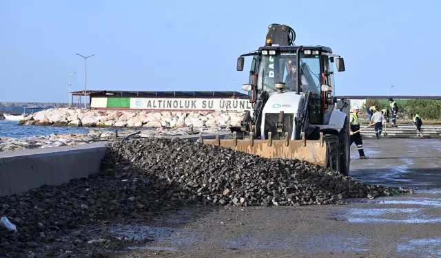 Balıkesir Büyükşehir'den Körfez'de tam kadro müdahale