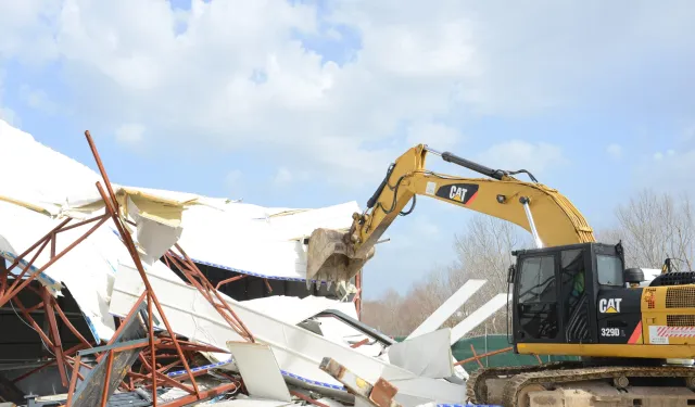 Bursa Nilüfer'de üç noktada yıkım