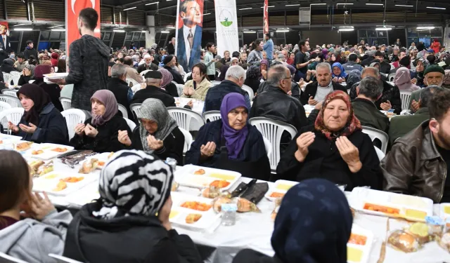 Bursa Osmangazi'de ramazan coşkusu meydanlara taşıyor