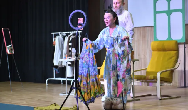 Bursa'da 'Osmangazi'de Tiyatro Zamanı' coşkulu başladı