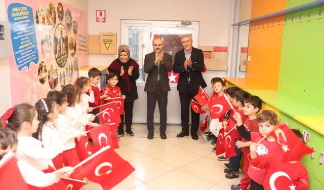 Çayırova'daki çocuk kulüplerinde bayrak coşkusu